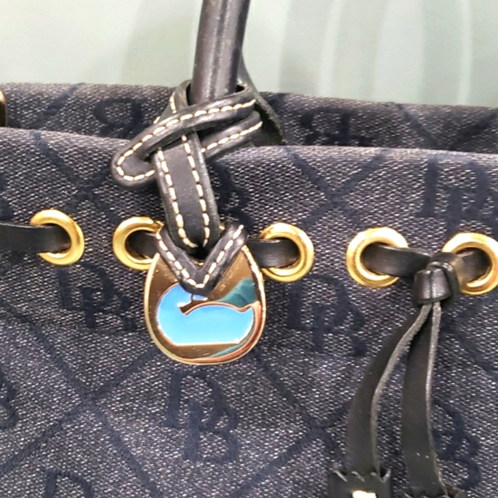 EUC DOONEY BOURKE SIGNATURE JACQUARD SATCHEL. - Picture 12 of 16